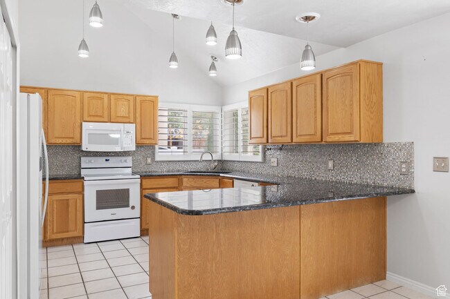 Building Photo - 2102 E Candle Spruce Cv