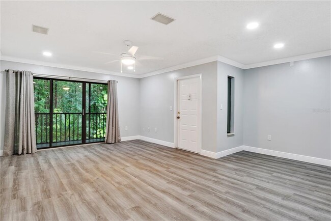 Foto del edificio - 1204 Pine Ridge Cir W