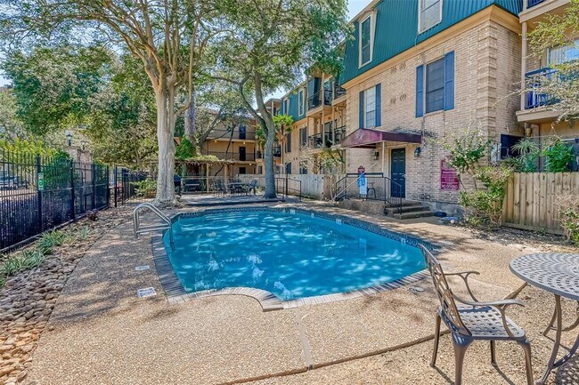 Foto del edificio - 4515 Briar Hollow Pl