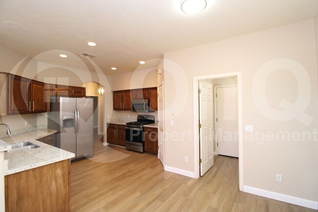 Building Photo - 6841 S 26th Pl