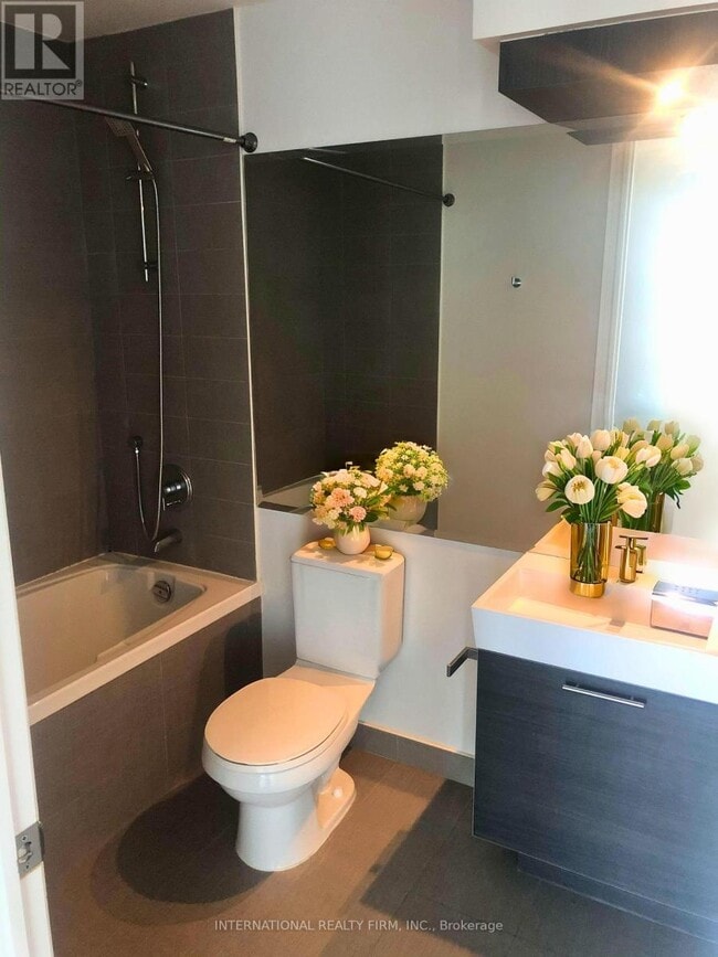 Photo du bâtiment - 388 Yonge St