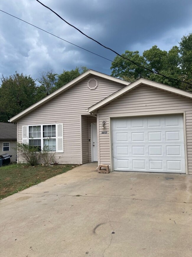 Building Photo - 3057 Driftwood Rd