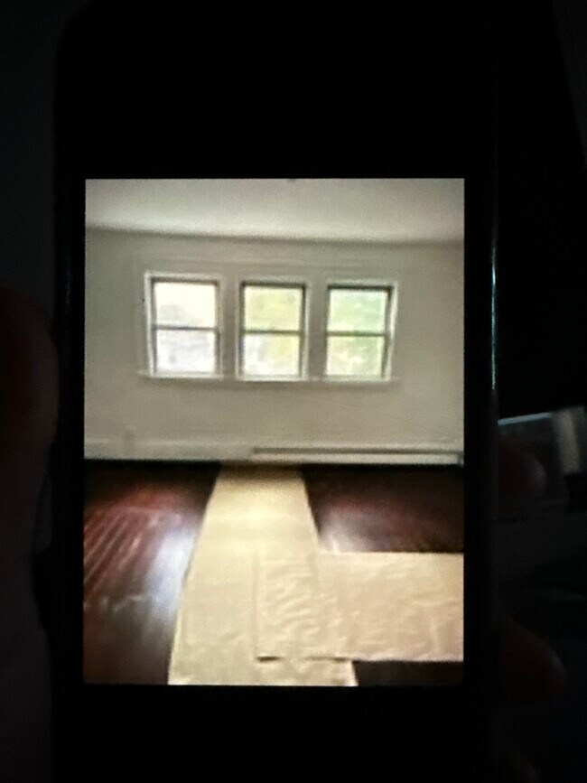 Dormitorio - 119 Lyons Ave