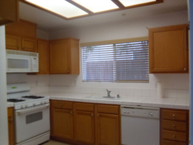 Building Photo - 8554 Burnet Ave