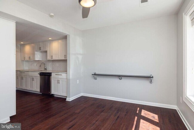 Foto del edificio - 3206 Emerald Pl