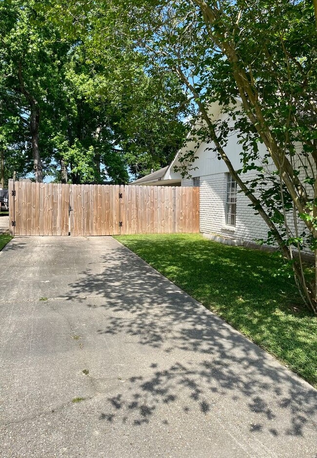 Building Photo - Adorable St. George 3BR/2BA home located at Highland @ Jefferson area with all appliances included!