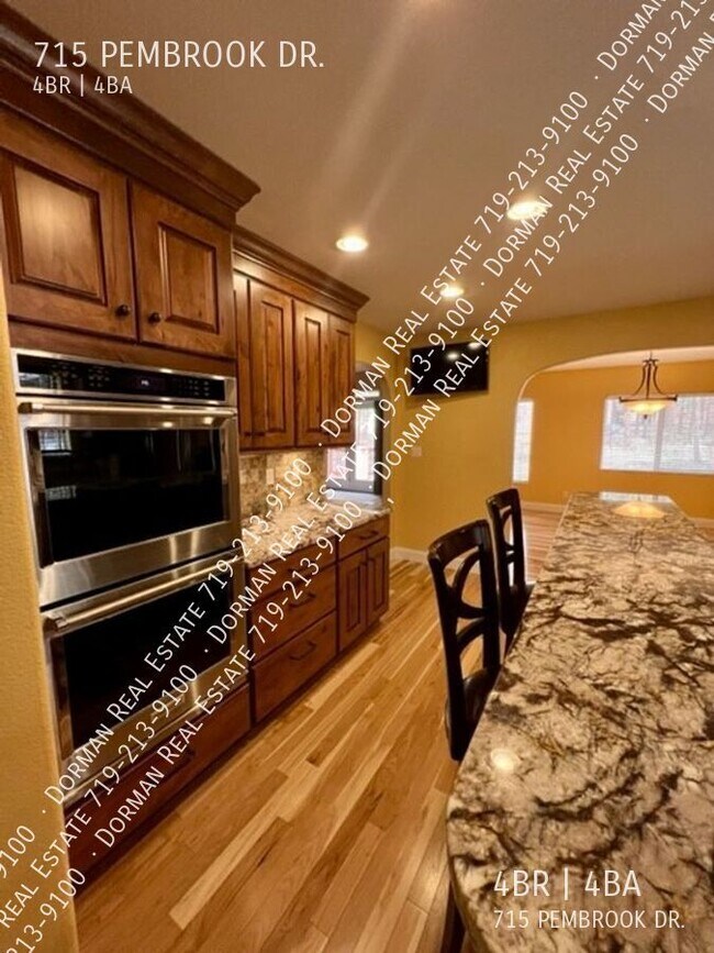Building Photo - 715 Pembrook Dr