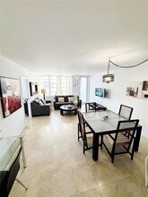Building Photo - 100 Lincoln Rd