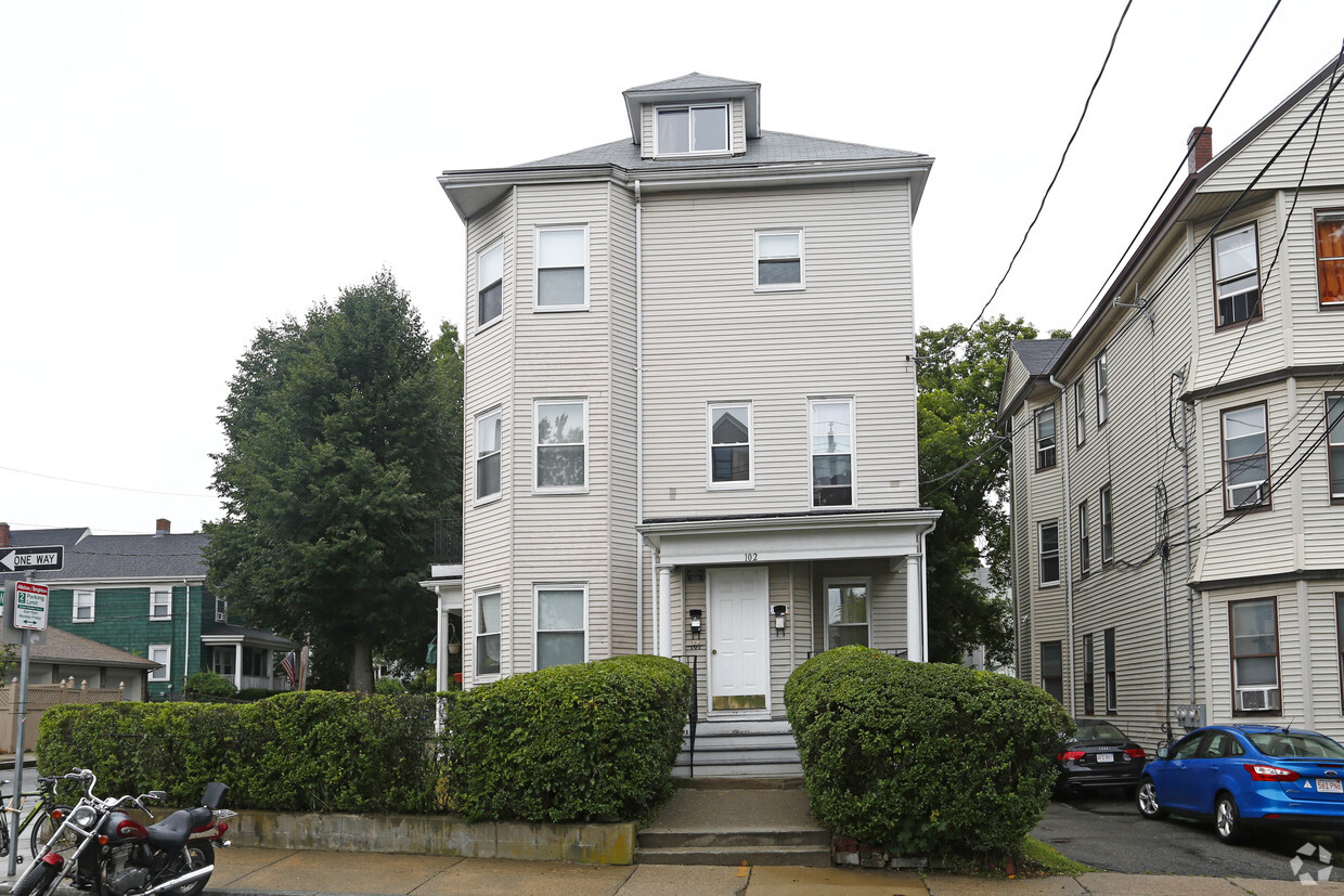 Building Photo - 102 Murdock St