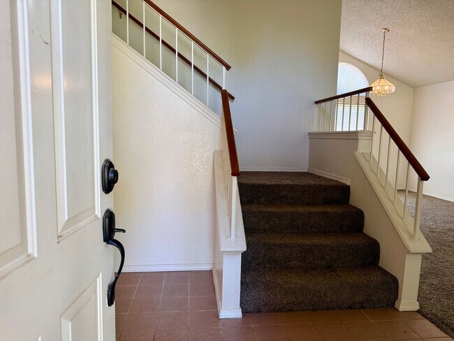 Foto del edificio - 4 Bed, 2.5 Bath Home with 3-Car Garage in Clovis Unified School District
