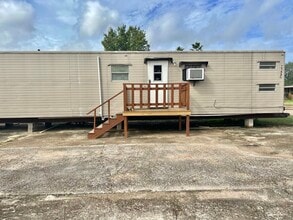 Building Photo - 2749 Wagon Trail Rd