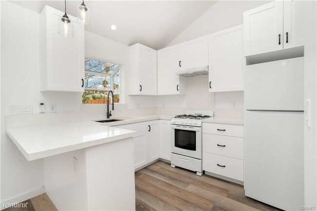 Building Photo - 1 br, 1 bath Duplex - 5258 Strohm Avenue