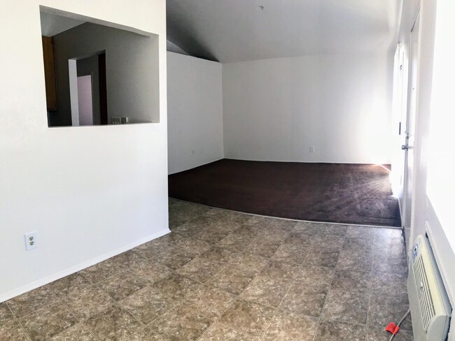 Foto del edificio - 725 Old Stage Rd
