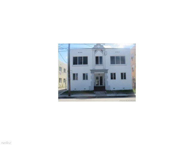 Building Photo - 856 SW 6th St