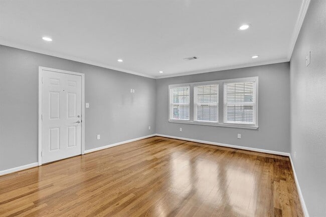 Building Photo - 5516 Chenevert St