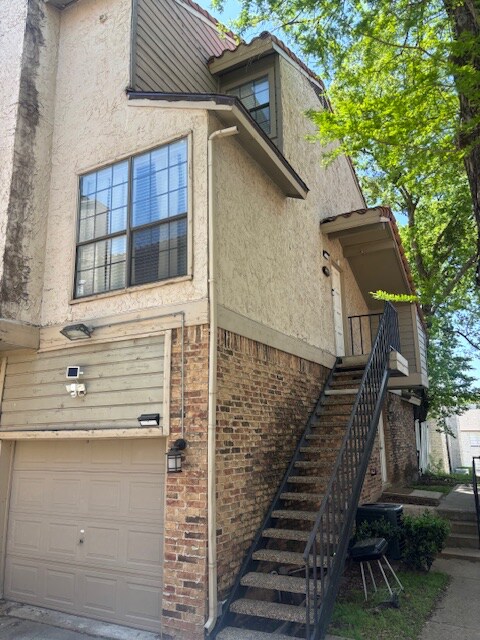 Foto principal - 6028 Stoneybrook Dr