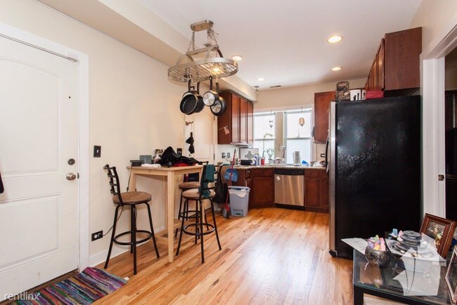 Foto del edificio - 1432 N Maplewood Ave