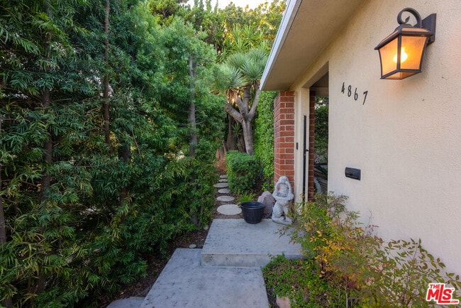 Building Photo - 4867 Finley Ave