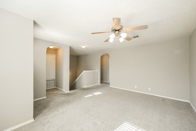 Building Photo - 835 Three Wood Way