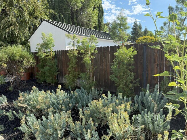 Building Photo - 5918 Hinton Ave