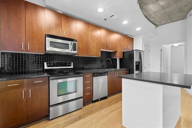 Foto del edificio - 250 Pharr Rd NE