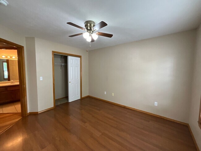 Building Photo - Beautiful Home on Private Setting