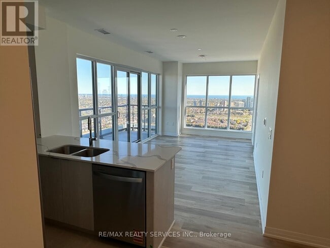 Building Photo - 15 Watergarden Dr