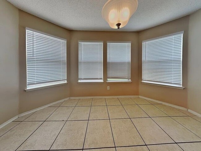 Building Photo - 8004 Mourning Dove Dr