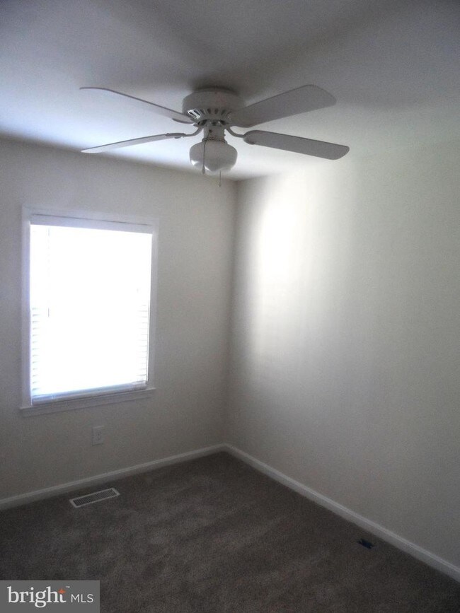 Building Photo - 152 Barnsfield Ct