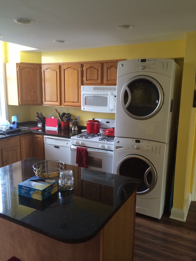 Kitchen/Dining Room - 136 W Read St