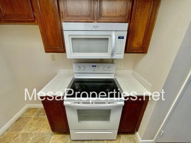 Foto del edificio - 2946 Winfield Ave