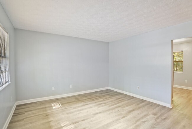 Building Photo - 725 Plainville Trail SW