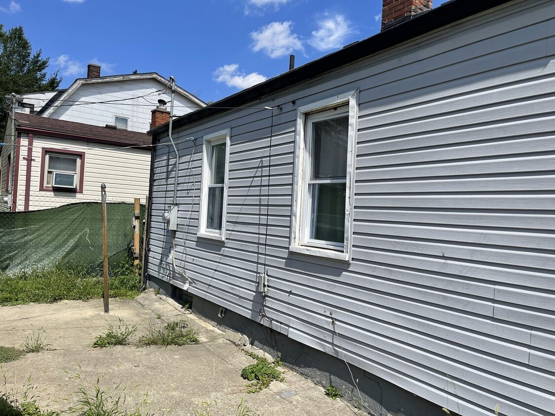 Building Photo - 8329 Greenlawn