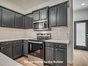 Building Photo - 2712 SW I Ave
