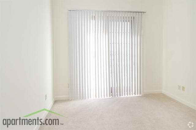 Bedroom - Edgewater Apartments
