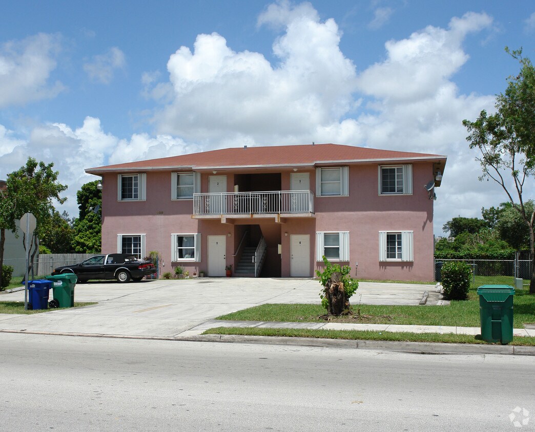 Building Photo - 209 NE 141st St