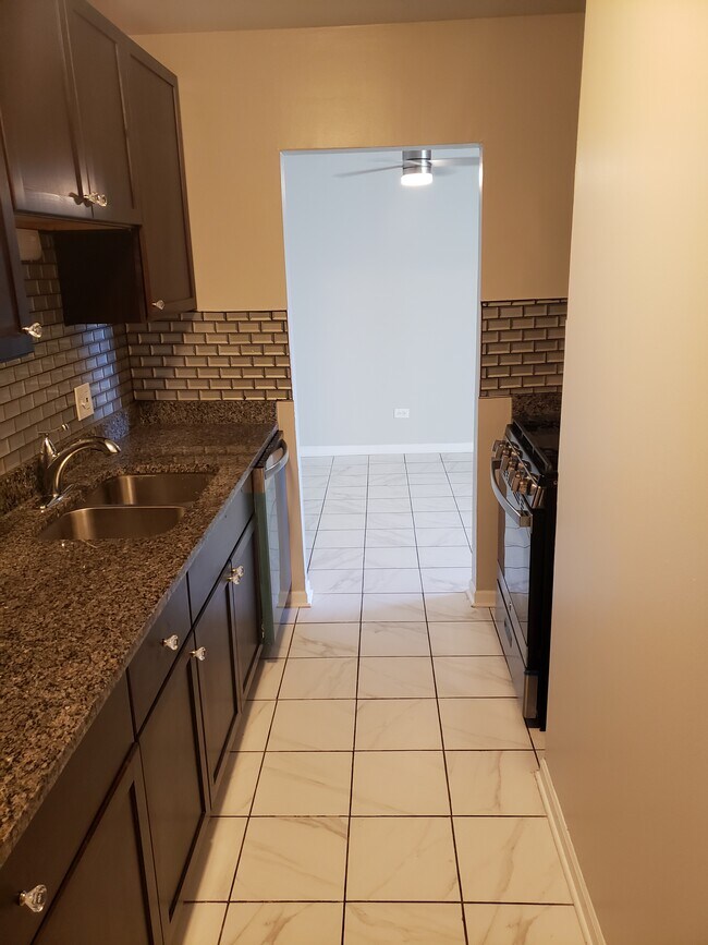 Foto del edificio - 238 Shorewood Dr