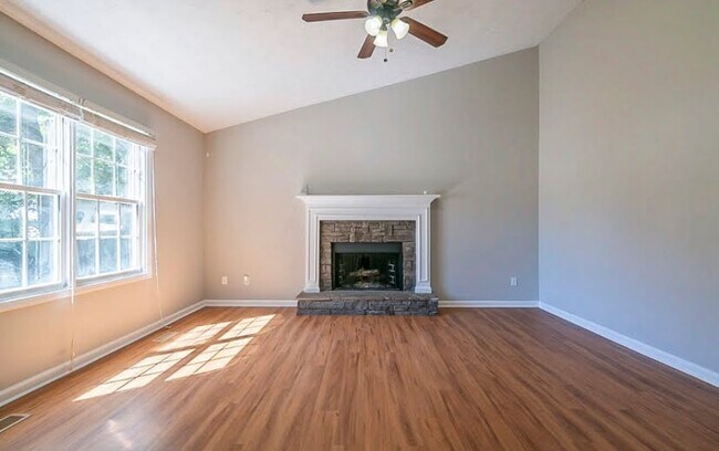 Foto del edificio - 78 Brent Ct