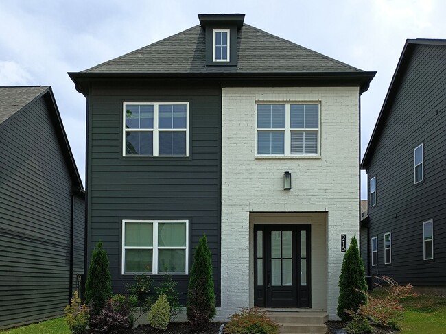 Building Photo - 218 McCowat St