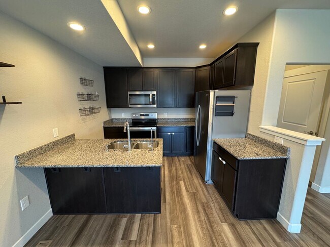Building Photo - Spacious & Stylish 3-Bed, 2.5-Bath Townhom...