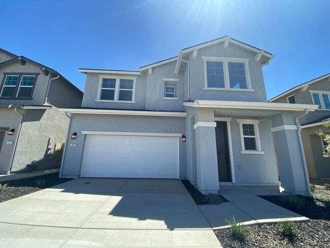 Foto del edificio - Spacious 4-Bedroom New Build in Prime Nort...