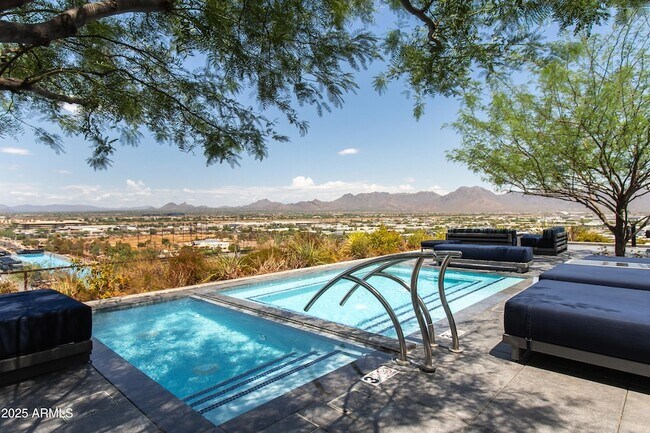 Foto del edificio - 7180 E Kierland Blvd