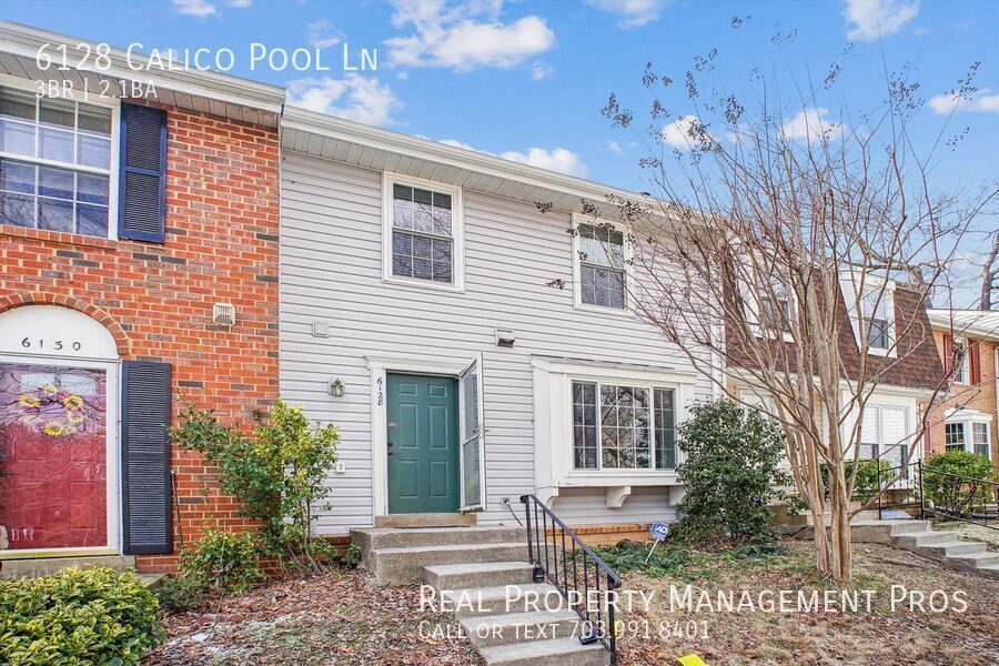 Foto principal - Charming and Updated 3-Level Townhouse for...