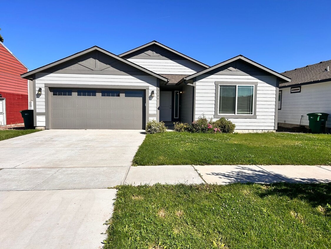 Foto principal - Stunning 3 Bed 2 Bath Rancher in Spokane V...