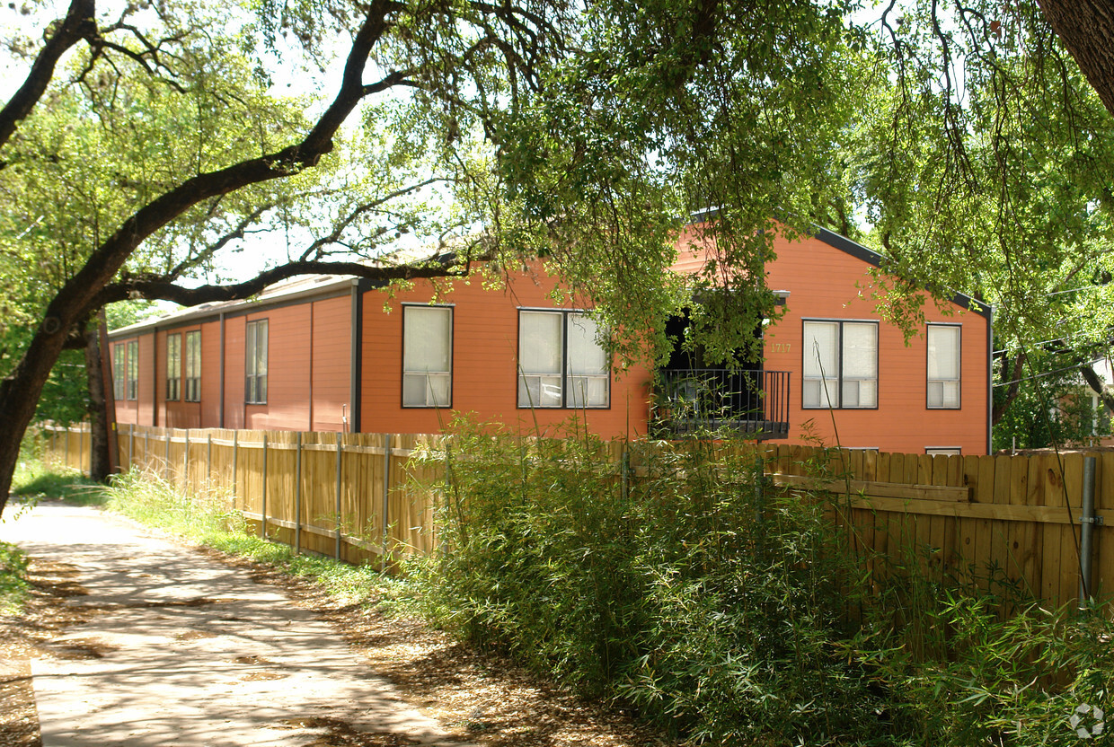 Foto del edificio - Enfield Townhomes