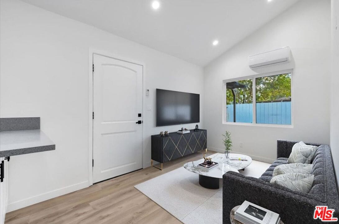 Primary Photo - 7421 Amigo Ave