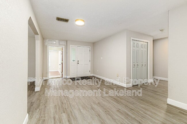 Foto del edificio - 5680 Durrance Rd