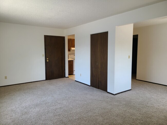 Building Photo - 631 2nd Ave W