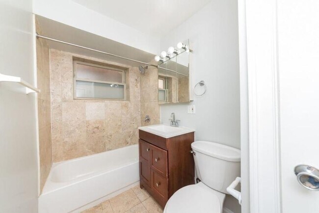 Foto del edificio - 1 bedroom in Chicago IL 60640