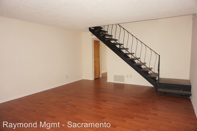 Foto del edificio - 5981 Lake Crest Way